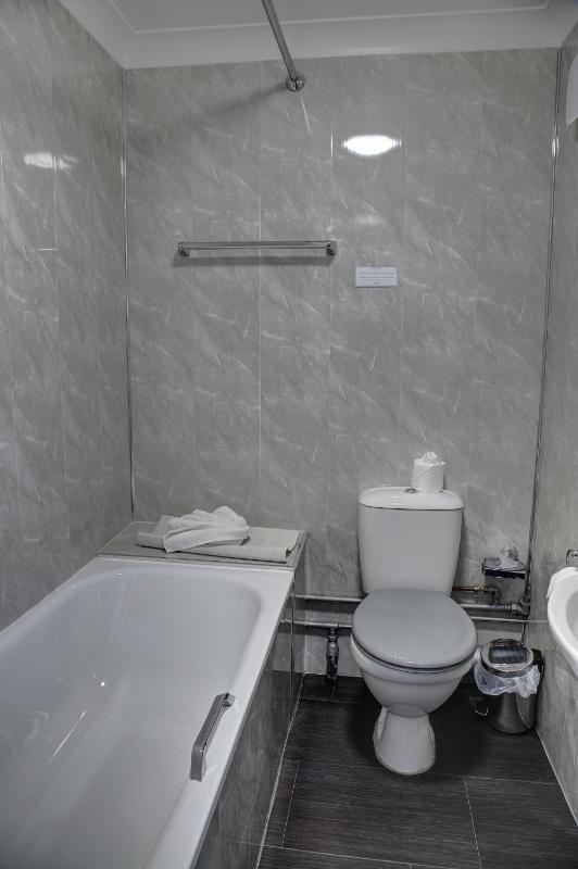 Double Room image 3