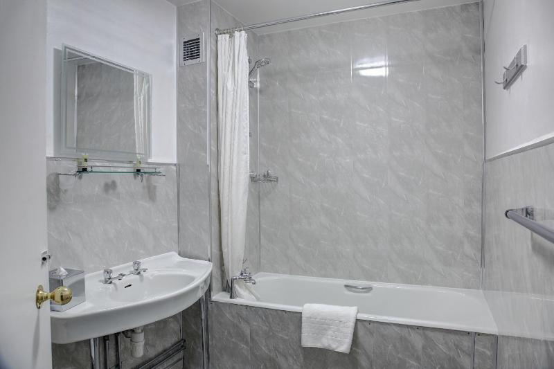 Twin Room image 2