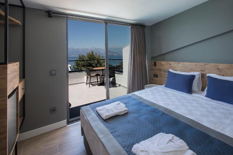 Junior Suite with Terrace image 1
