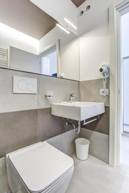 Small Double Room image 3