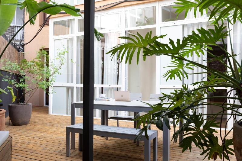 Two-Bedroom with two bathrooms and terrace image 2