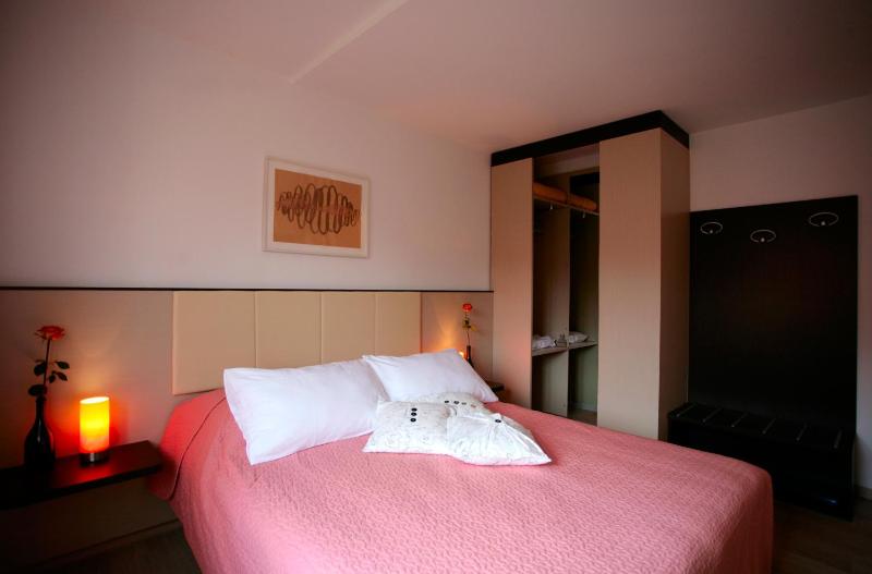 Double Room image 2