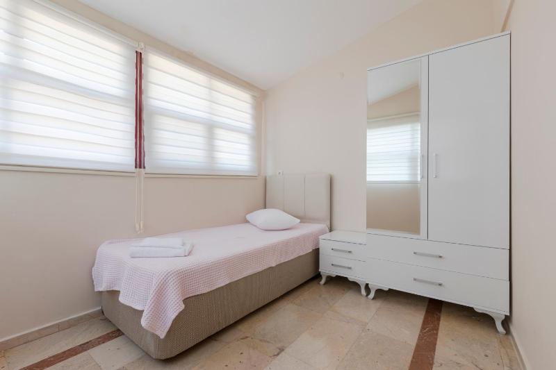 Triple Room with Sea View image 4