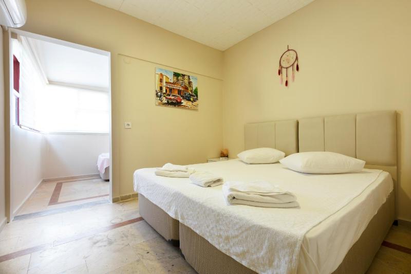 Triple Room with Sea View image 2
