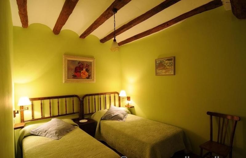 Six-Bedroom House image 4