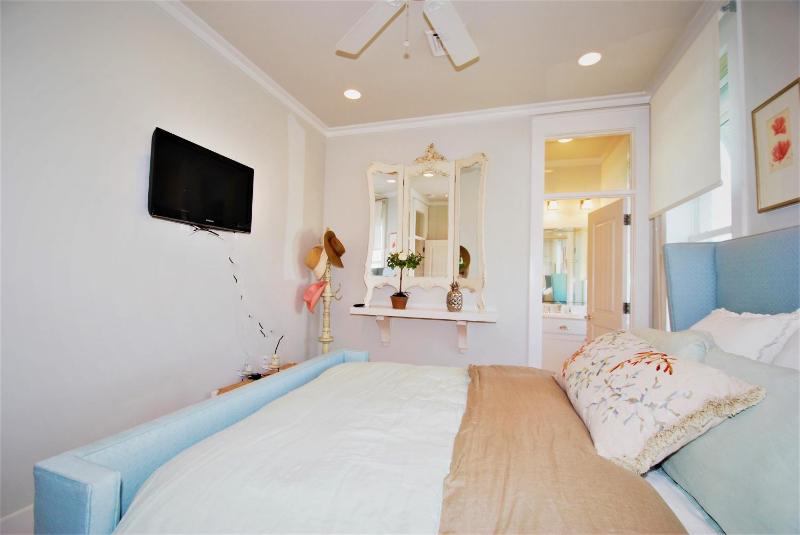 Sea Hawk - Private Beach House With Pool & Hot Tub Home - image 10