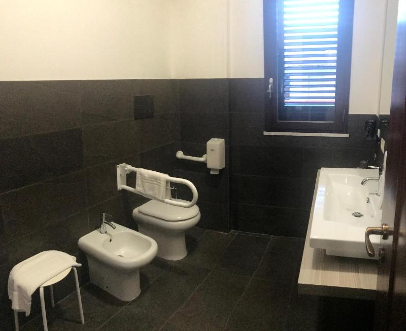 Classic Triple Room image 4