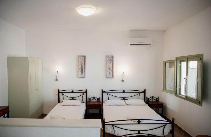 Quadruple Room with Sea View image 3