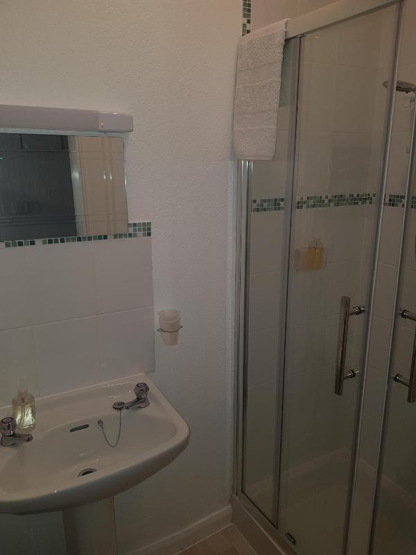 Standard Single Room with Shower image 2