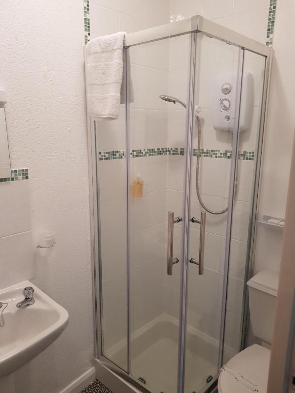 Standard Single Room with Shower image 3