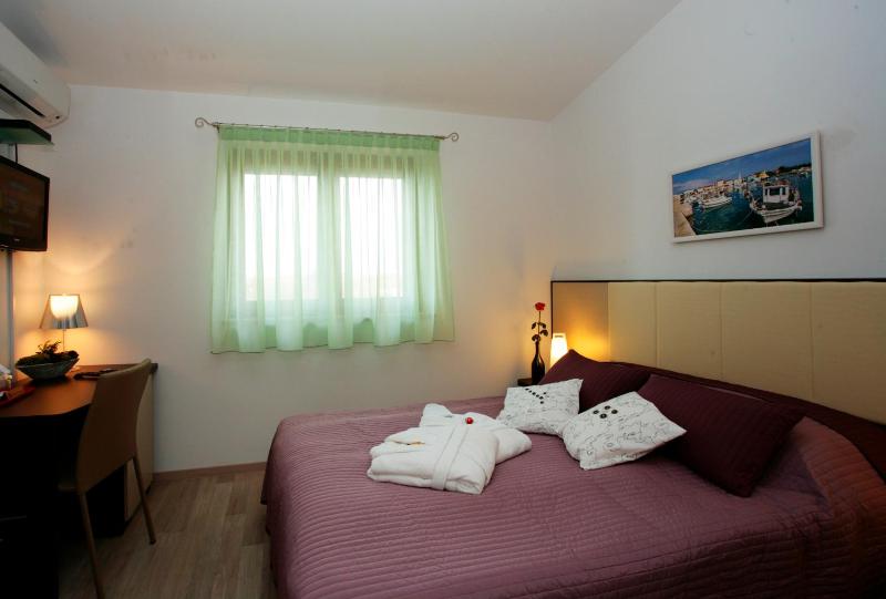 Double Room image 1