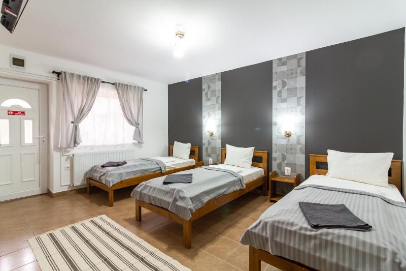 Comfort Triple Room image 1