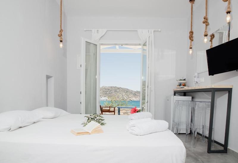 Triple Room with Sea View image 1