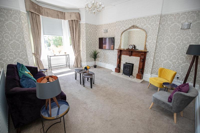 Deluxe King Room image 1