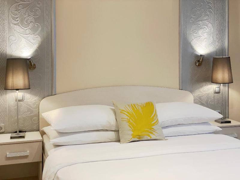 Double Room image 4