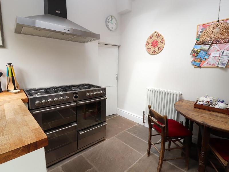2 Ashby Place - image 25