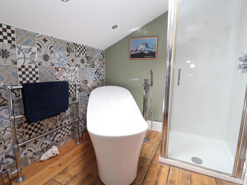 2 Ashby Place - image 6