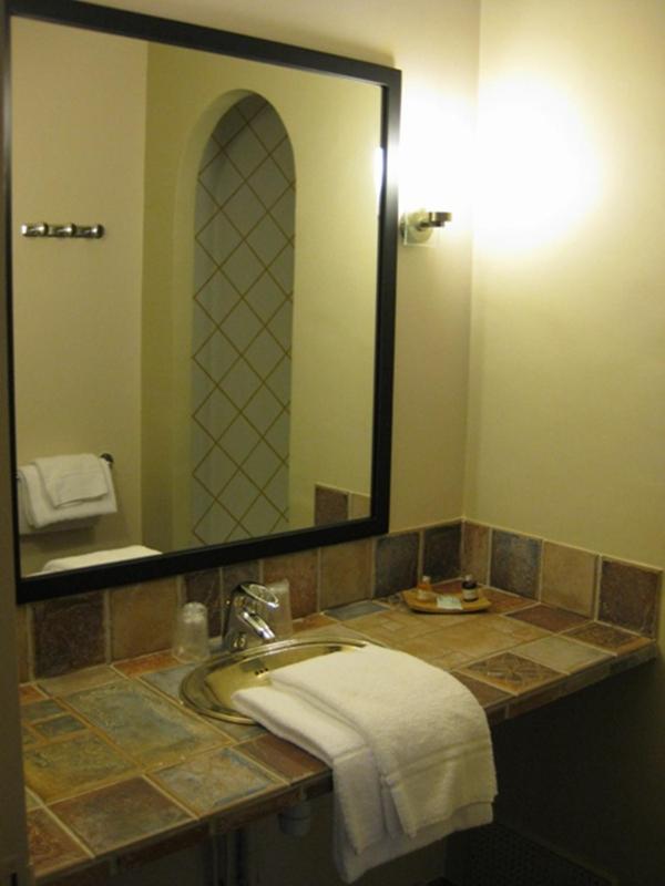 Twin Room image 1