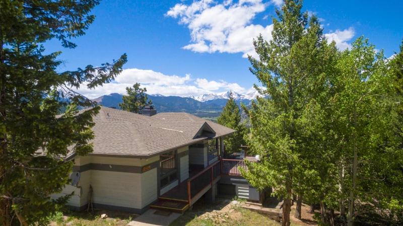 Four-Bedroom Holiday Home image 1