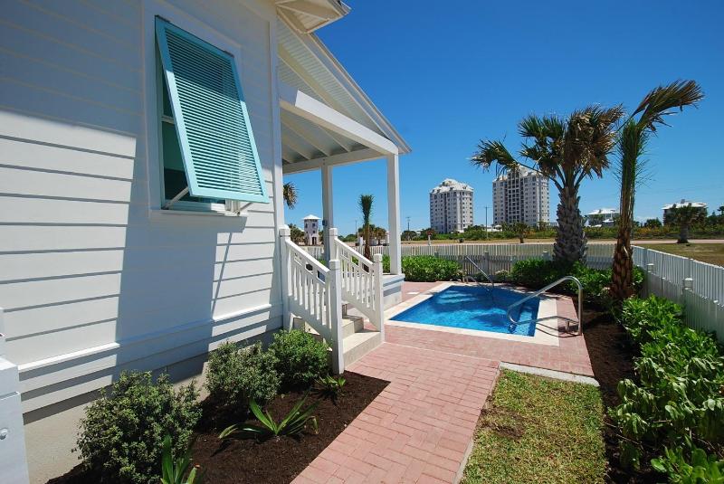 Coastal Home - image 15