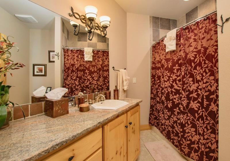 Five-Bedroom House image 4