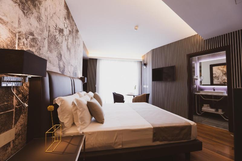 Executive Double or Twin Room image 3