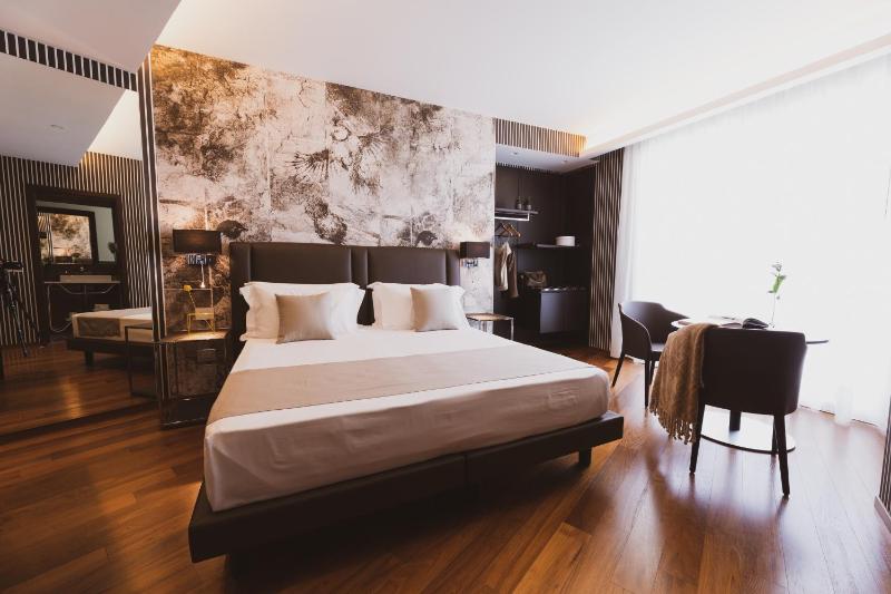 Executive Double or Twin Room image 2