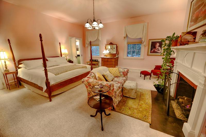 One-Bedroom Suite image 2