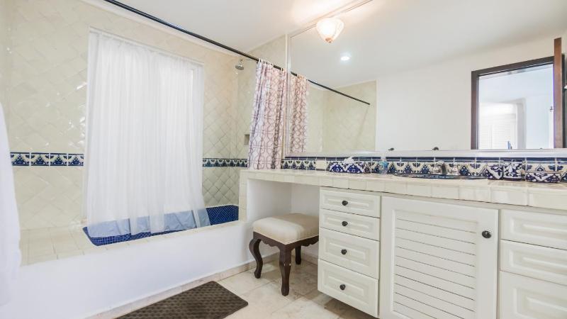 Royal Palms 5 - image 19