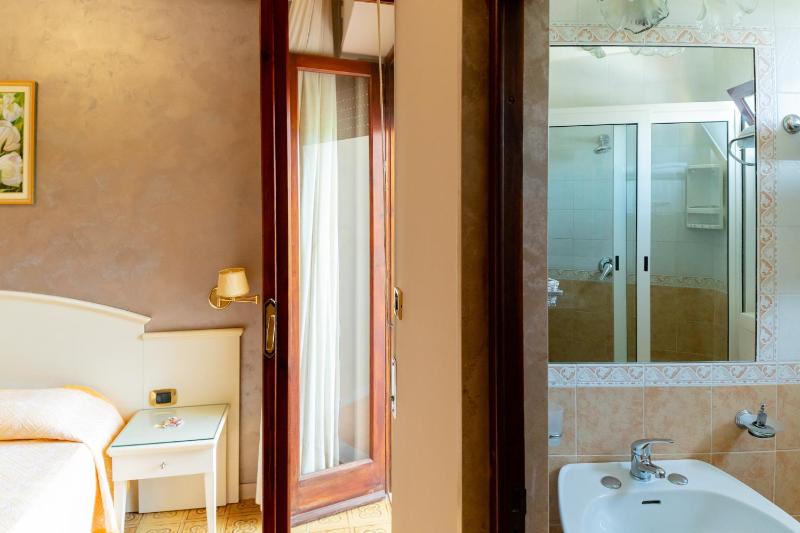 Double Room image 1