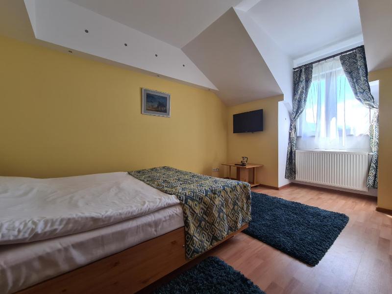 Budget Double Room without Balcony image 3