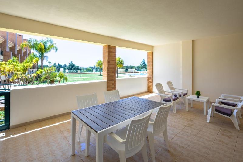 One-Bedroom Apartment image 2