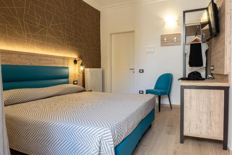 Standard Double or Twin Room image 1