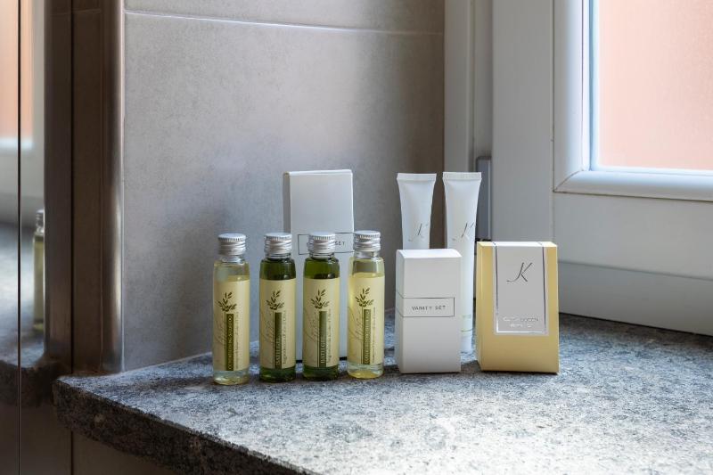 Deluxe Double or Twin Room with City View image 2