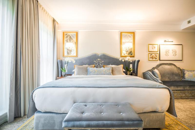 Junior King Suite image 3