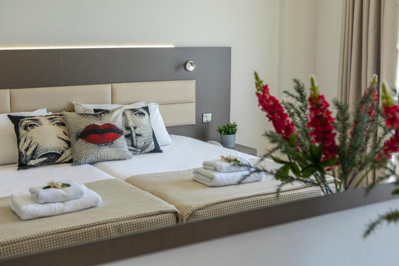 Double or Twin Room with Inland View image 1