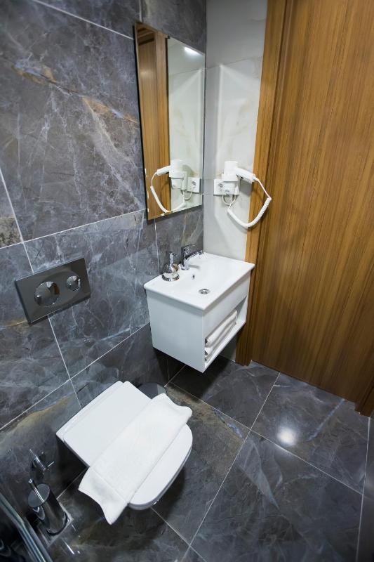 Budget Double or Twin Room image 4