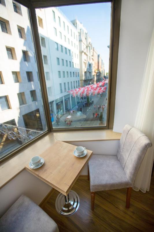 Deluxe Double or Twin Room with City View image 4
