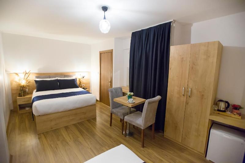 Deluxe Family Suite image 3