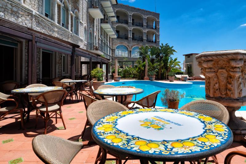 Taormina Park Hotel - image 38