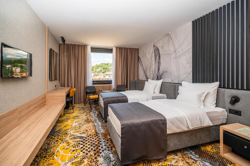 Superior Twin Room image 1