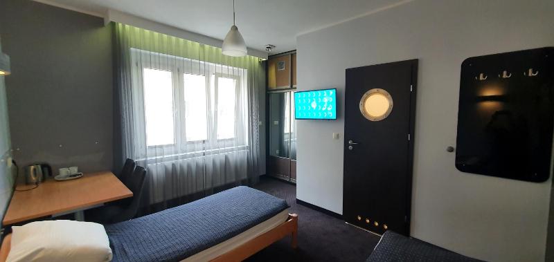 Superior Twin Room image 3