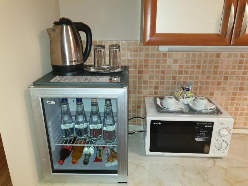 Deluxe Double Room with Kitchenette image 3