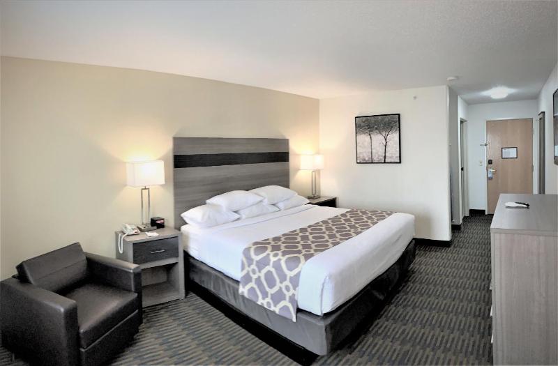 King Room- Non-Smoking image 3