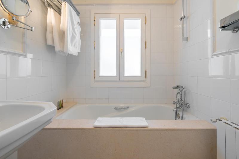 Hotel La Fuente de la Higuera - image 25