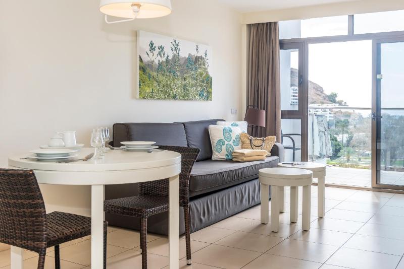 One-Bedroom Apartment (2 Adults + 2 Children) image 3