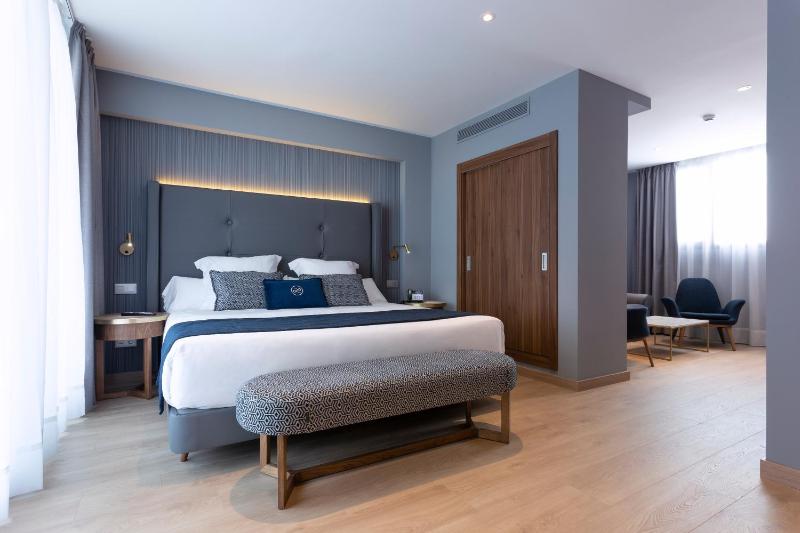 Superior Suite image 2