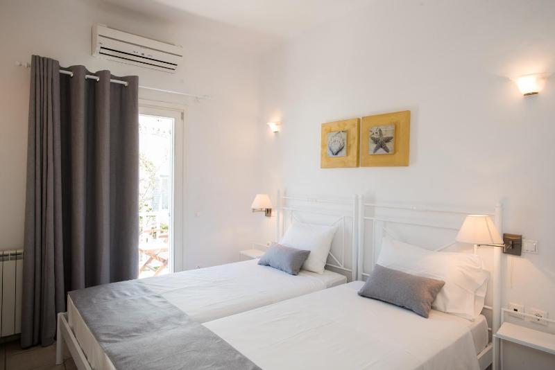 One-Bedroom Apartment with Sea or Side Sea View image 2