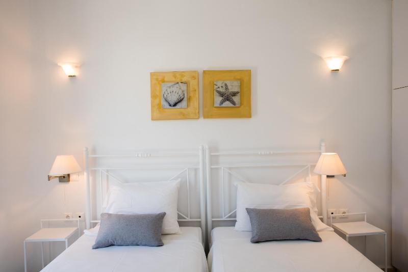 One-Bedroom Apartment with Sea or Side Sea View image 4