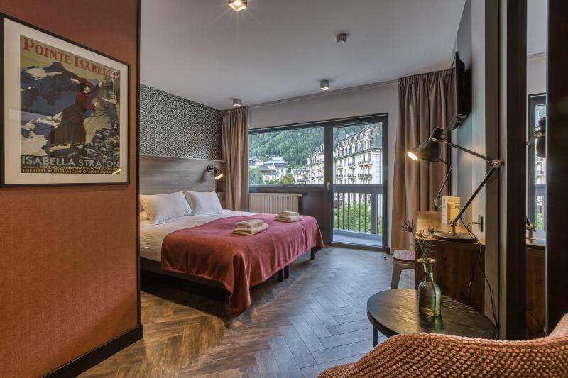 Twin or Double Room with Balcony and Mountain View image 3